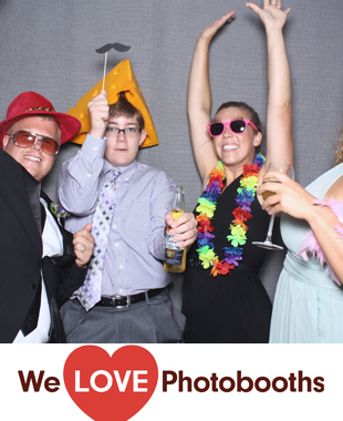 Red Maple Vineyard Photo Booth Image