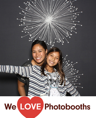 DJ's International Buffet Bar and Grill Photo Booth Image