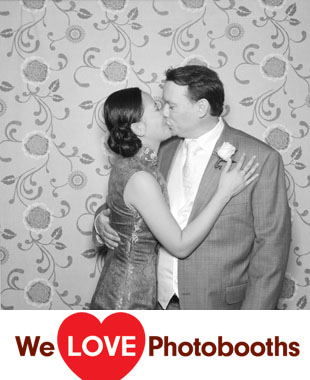 Estate at The Three Village Inn Photo Booth Image