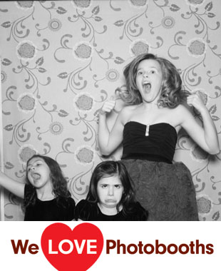Estate at The Three Village Inn Photo Booth Image